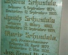 17.	Deska v interiéru kaple rodiny Šustalovy