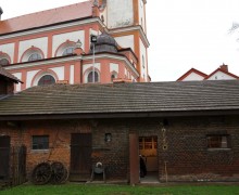 Obr. 1. Budova muzea souvku ve Skanzenu lidovych tradic a remesel v Bolaticich, foto Ales Uhlir.
